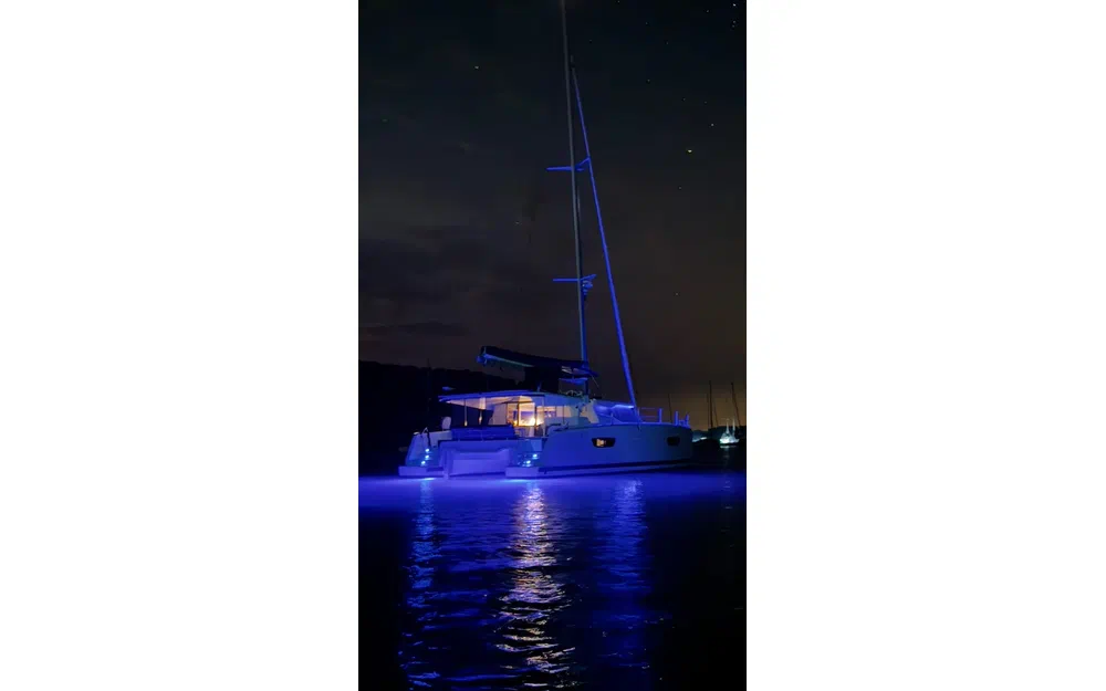 slider 16 Fountaine Pajot Astrea 42