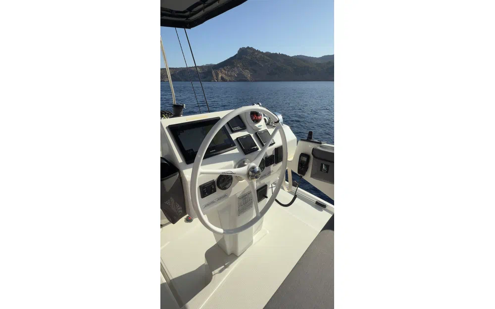 slider 10 Fountaine Pajot Astrea 42
