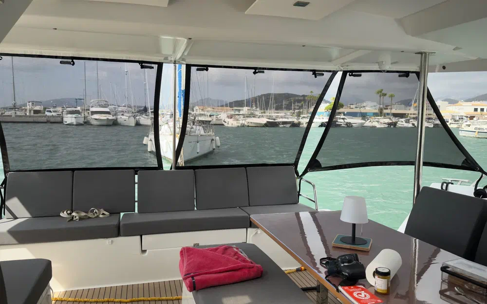 slider 12 Fountaine Pajot Astrea 42