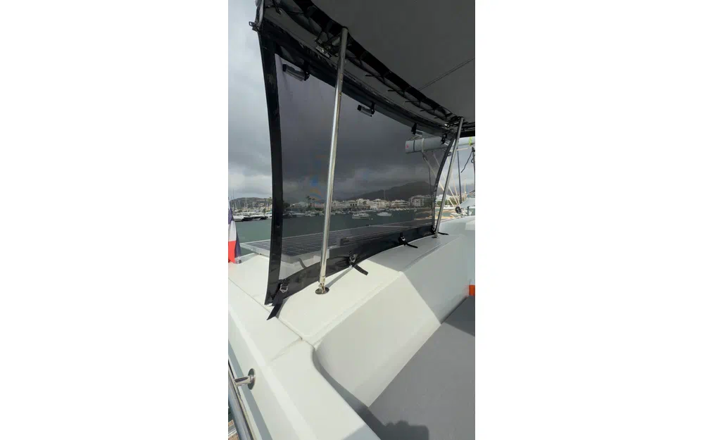 slider 13 Fountaine Pajot Astrea 42