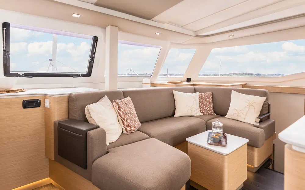 slider 12 Fountaine Pajot FP 41