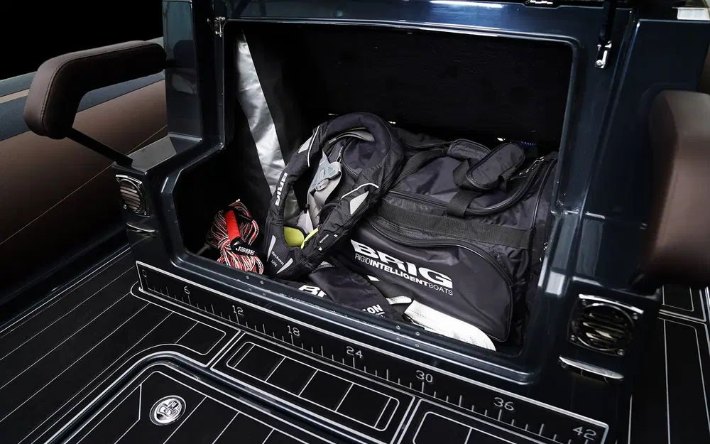 slider 9 Brig Navigator 26