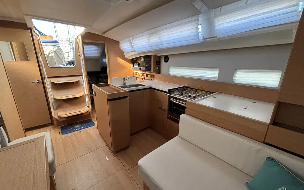 slider 10 Jeanneau Sun Odyssey 410