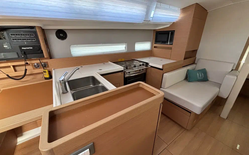 slider 6 Jeanneau Sun Odyssey 410