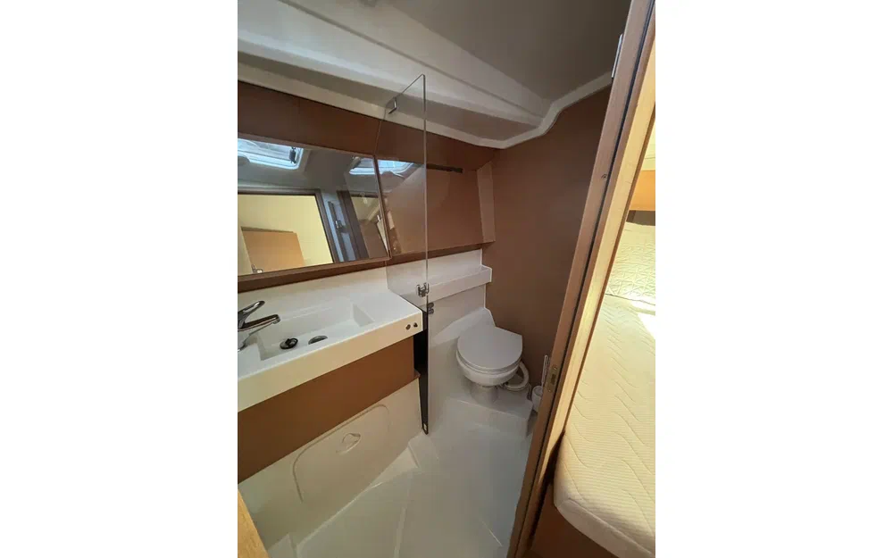 slider 7 Jeanneau Sun Odyssey 410