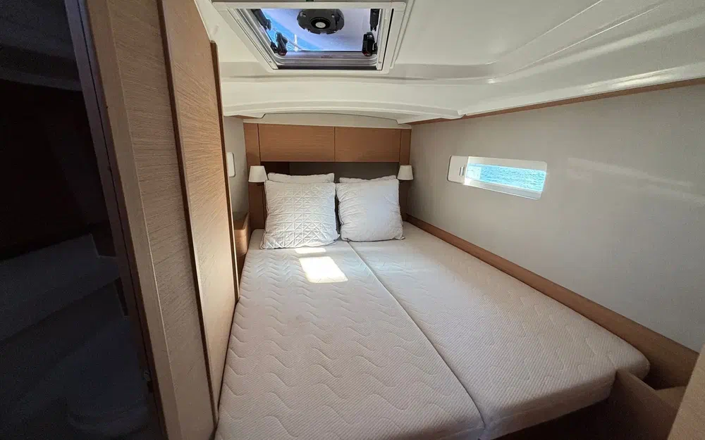 slider 8 Jeanneau Sun Odyssey 410