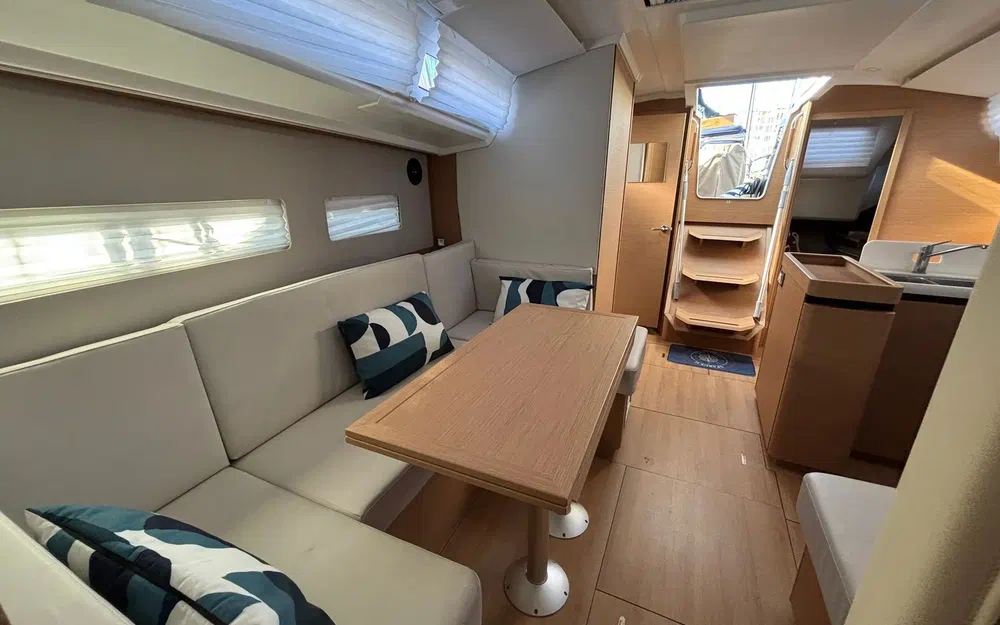 slider 11 Jeanneau Sun Odyssey 410