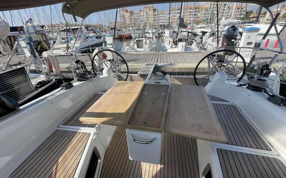 slider 1 Jeanneau Sun Odyssey 410