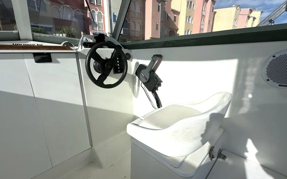 slider 7 Beneteau Antares 600