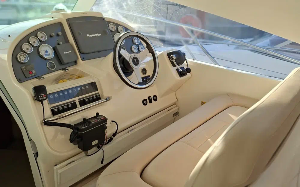 slider 7 Jeanneau Prestige 34Hard Top