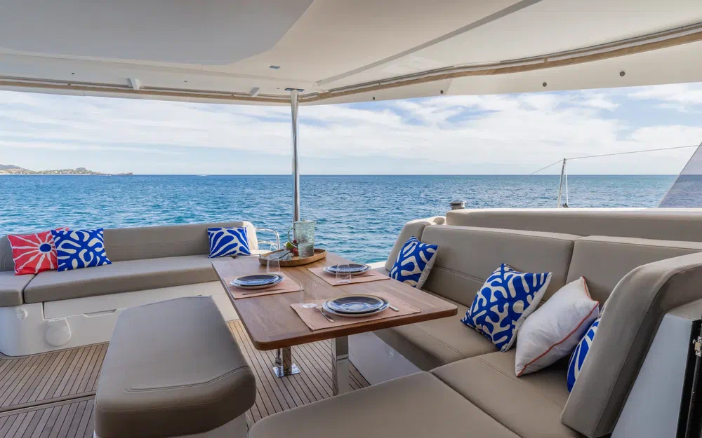 slider 5 Fountaine Pajot FP 44