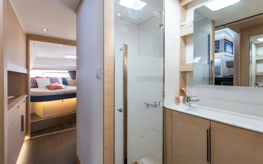 slider 14 Fountaine Pajot FP 44