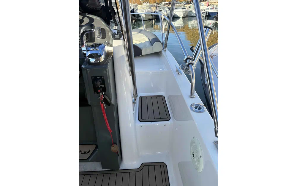 slider 9 B2 Marine Cap Ferret 702