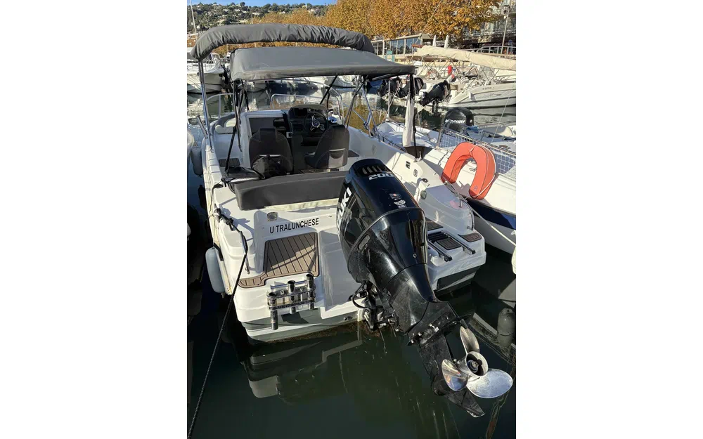 slider 1 B2 Marine Cap Ferret 702