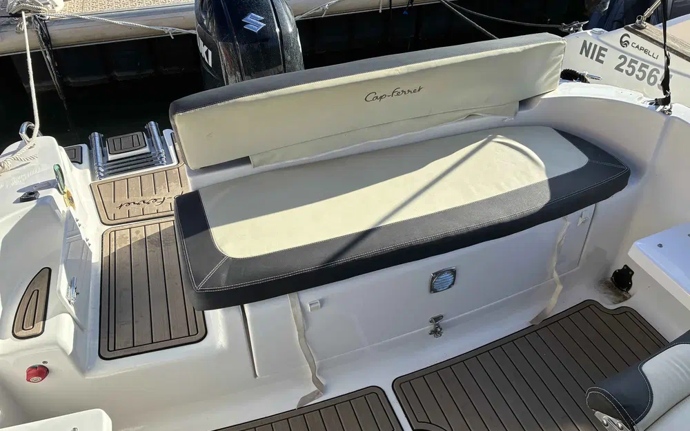 slider 5 B2 Marine Cap Ferret 702