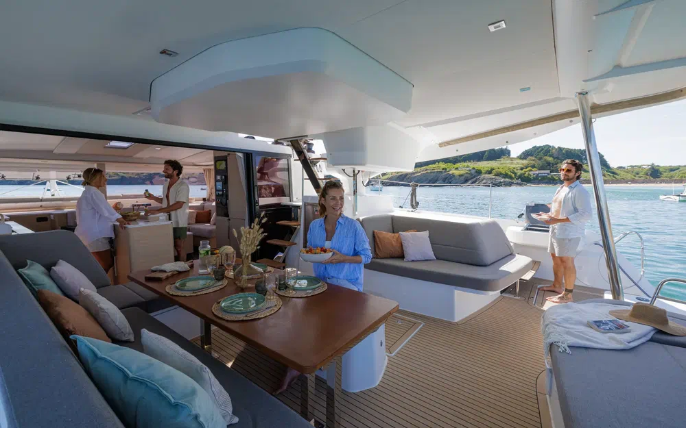 slider 11 Fountaine Pajot FP 48
