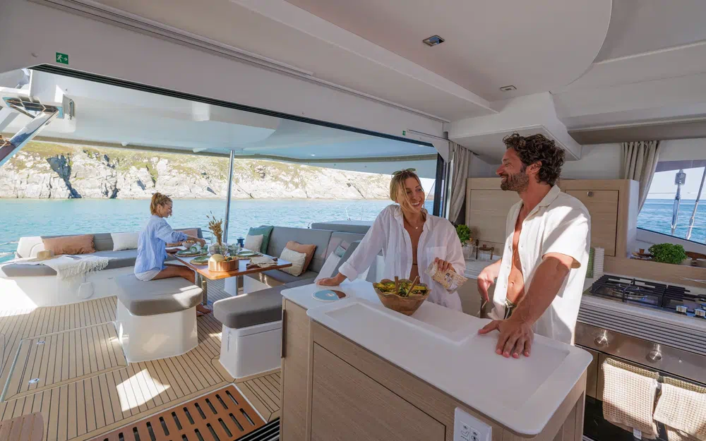 slider 14 Fountaine Pajot FP 48