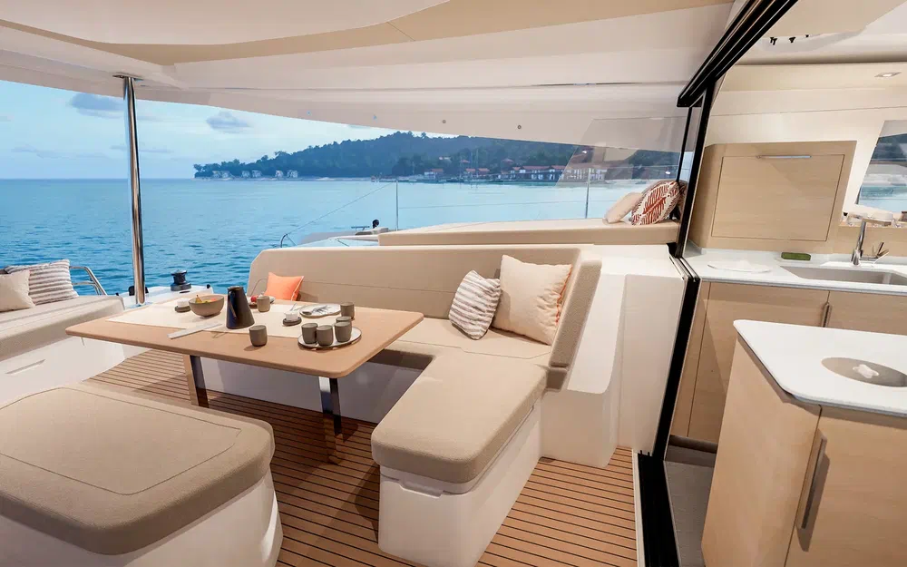 slider 14 Fountaine Pajot FP 48