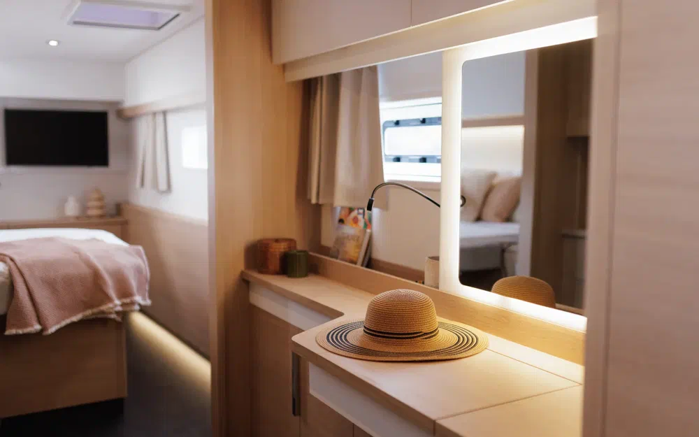 slider 19 Fountaine Pajot FP 48