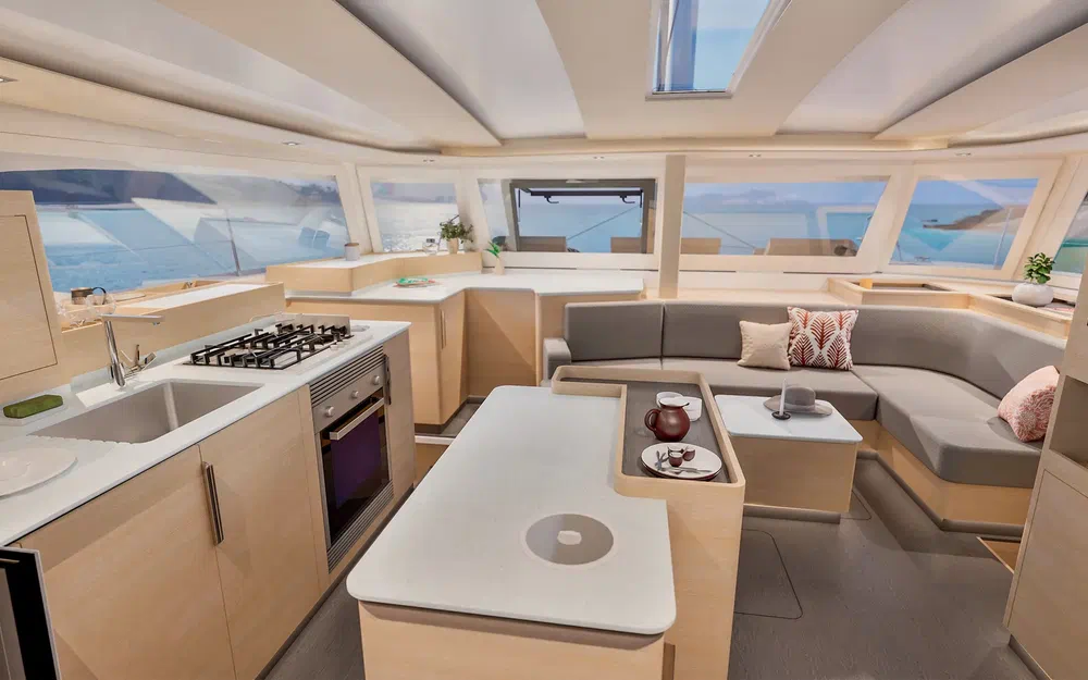 slider 17 Fountaine Pajot FP 48