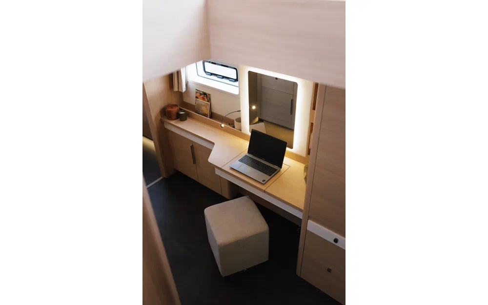 slider 20 Fountaine Pajot FP 48