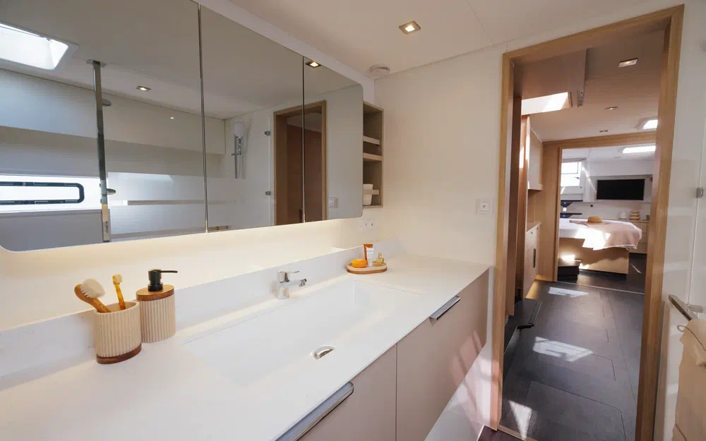 slider 21 Fountaine Pajot FP 48