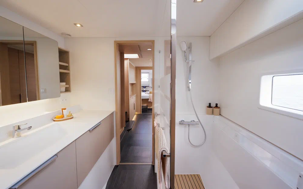 slider 22 Fountaine Pajot FP 48