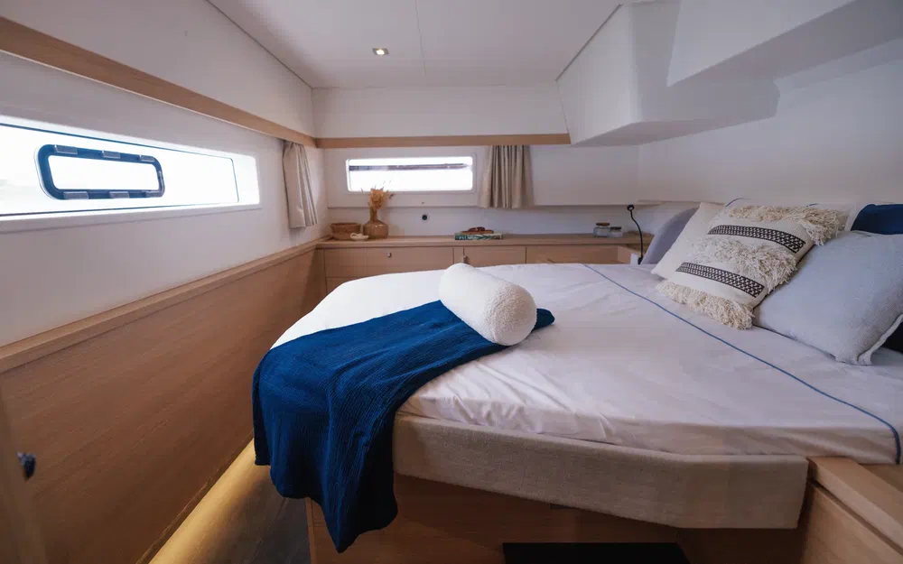 slider 23 Fountaine Pajot FP 48