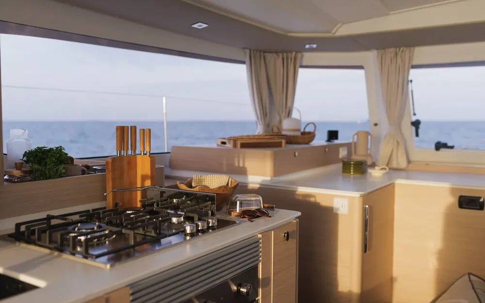 slider 15 Fountaine Pajot FP 48
