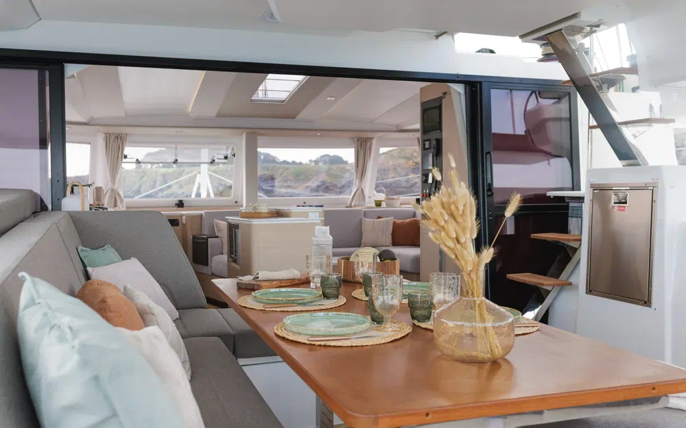 slider 13 Fountaine Pajot FP 48
