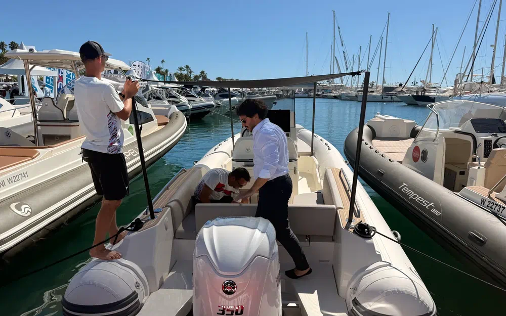 slider 1 Capelli Tempest 800