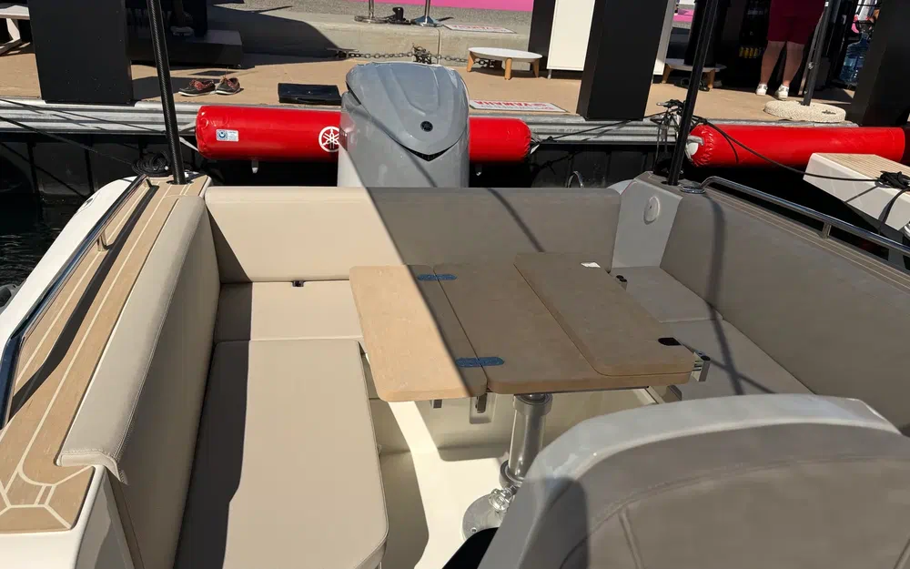 slider 4 Capelli Tempest 800