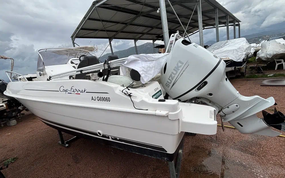 slider 0 B2 Marine Cap Ferret 572