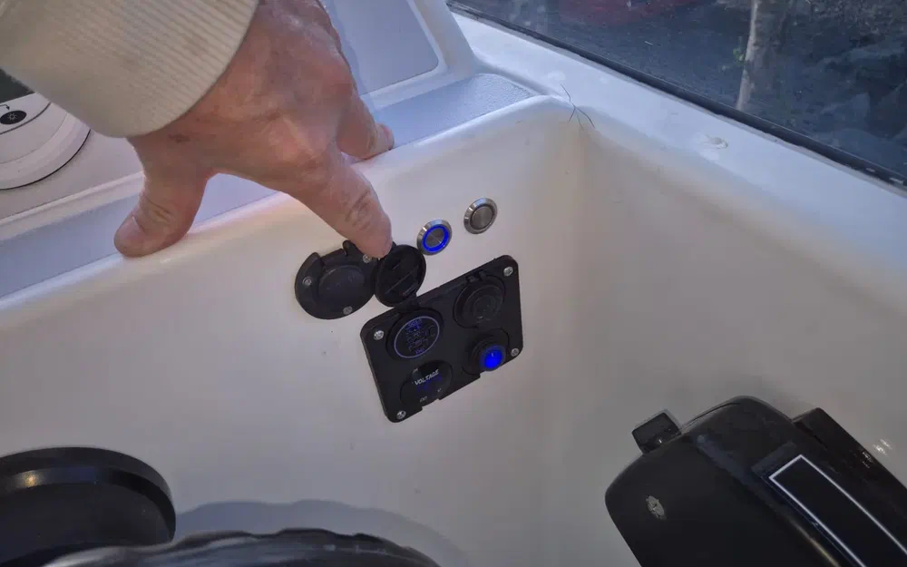 slider 10 Beneteau Antares 500 Calanque