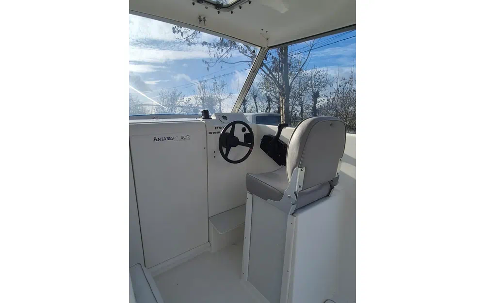 slider 28 Beneteau Antares 500 Calanque