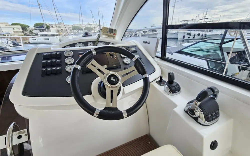 slider 9 Beneteau Flyer Gran Turismo 34