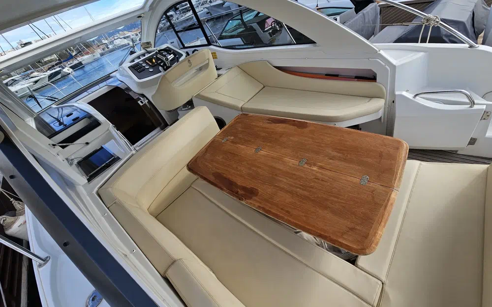 slider 10 Beneteau Flyer Gran Turismo 34