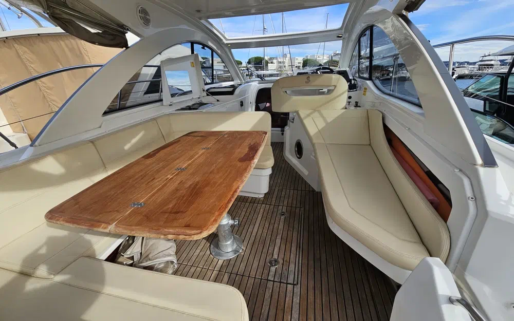 slider 1 Beneteau Flyer Gran Turismo 34