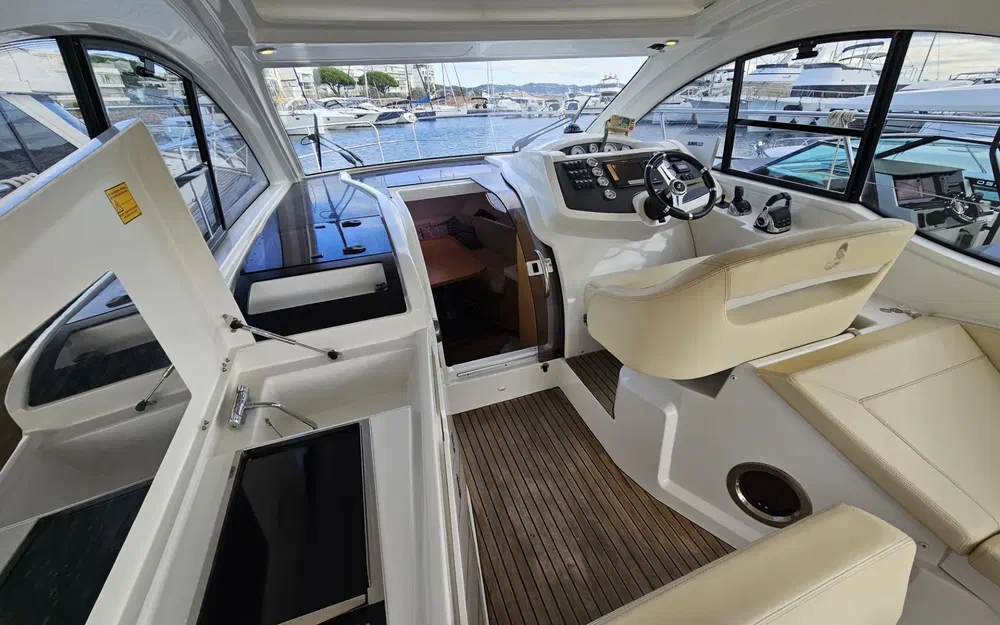 slider 5 Beneteau Flyer Gran Turismo 34