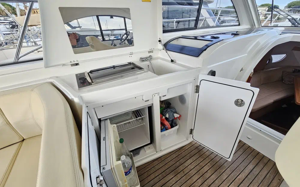 slider 6 Beneteau Flyer Gran Turismo 34