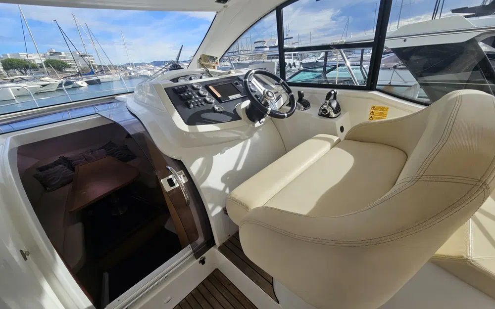 slider 8 Beneteau Flyer Gran Turismo 34