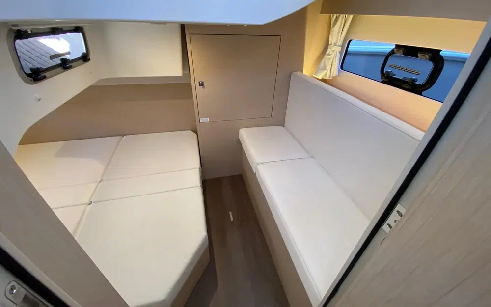 slider 12 Jeanneau Leader 33