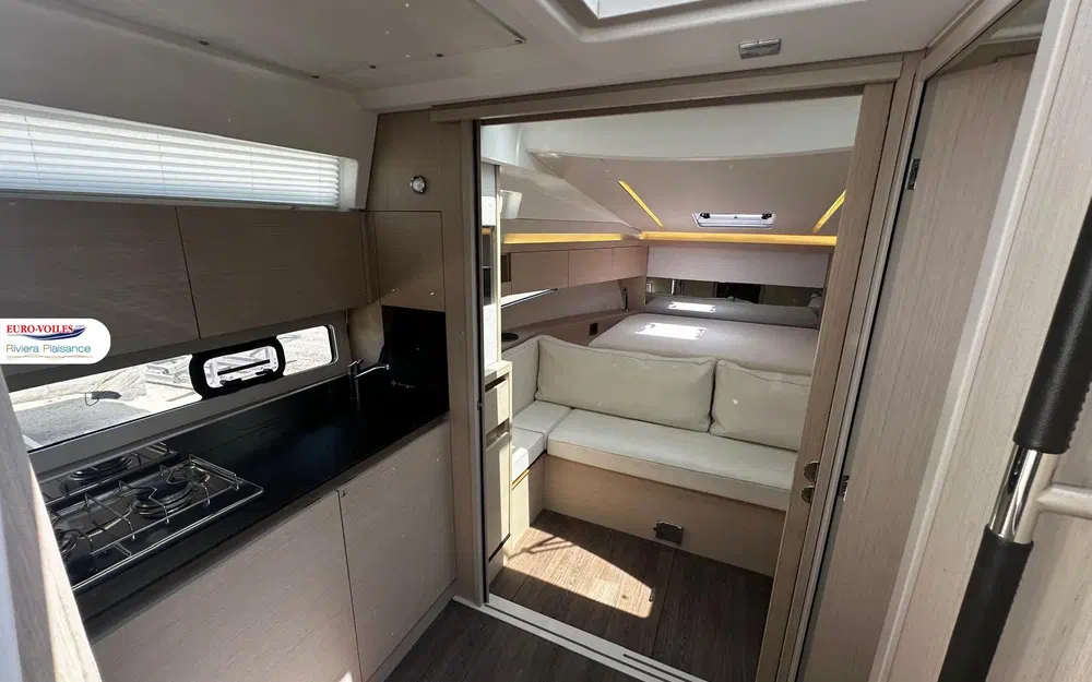 slider 13 Jeanneau Leader 33