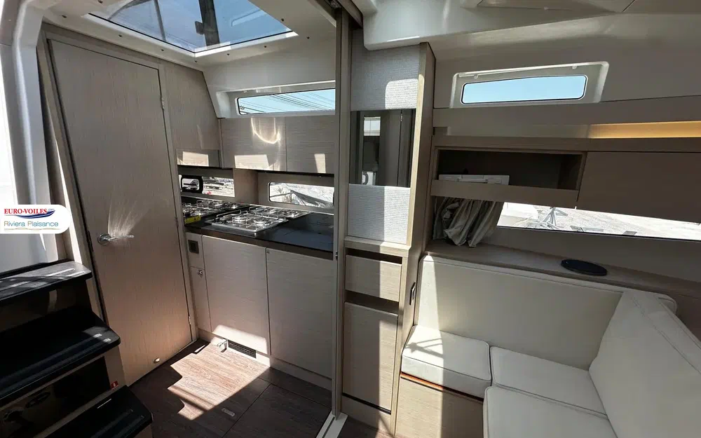 slider 14 Jeanneau Leader 33