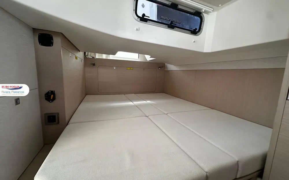 slider 17 Jeanneau Leader 33