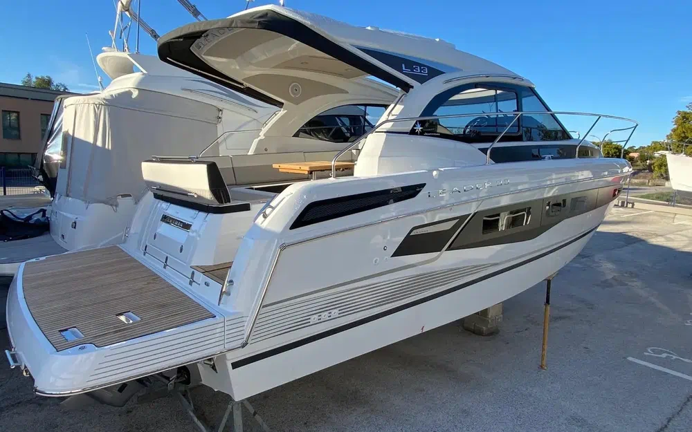 slider 1 Jeanneau Leader 33