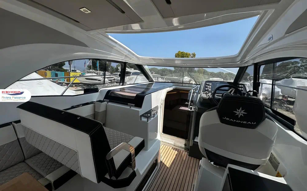 slider 5 Jeanneau Leader 33