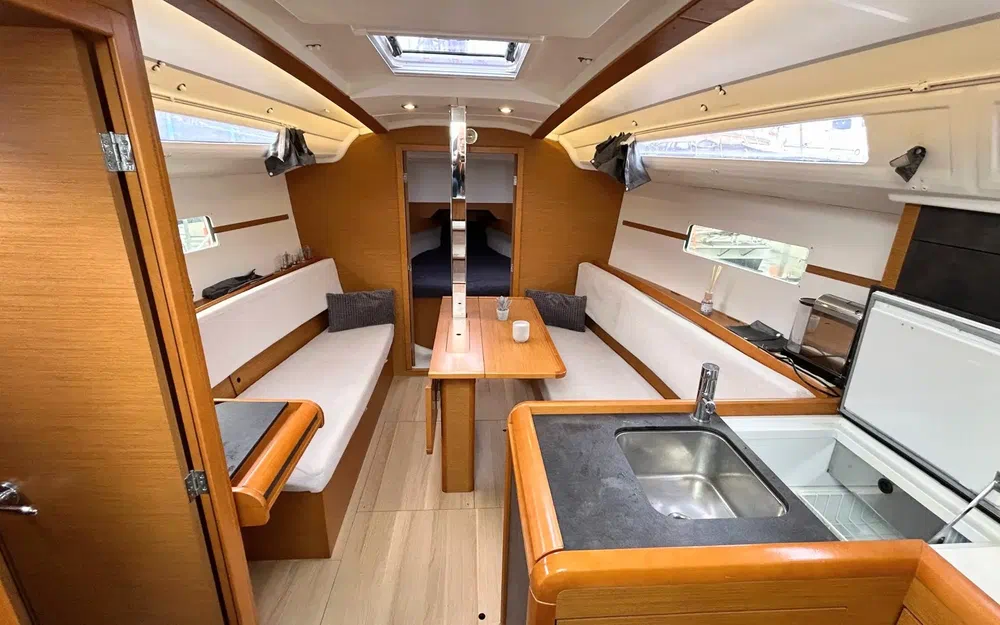 slider 10 Jeanneau Sun Odyssey 349