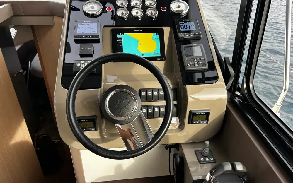 slider 25 Cranchi T 36 Crossover