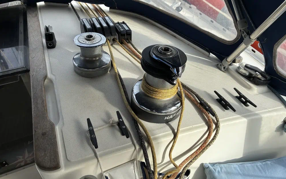 slider 9 Jeanneau Sun Odyssey 37.1